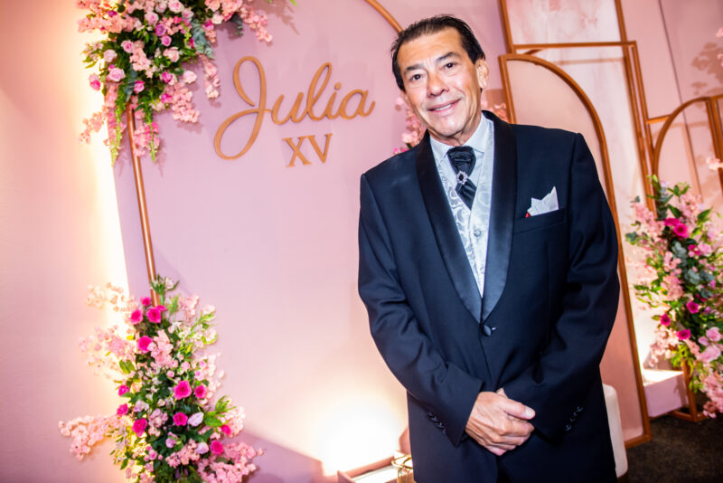 début - Luxo, requinte e glamour deram o tom da belíssima festa de 15 anos de Júlia Romcy