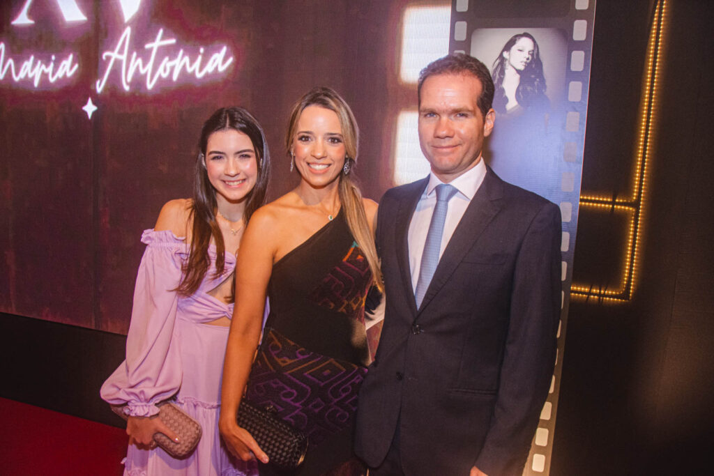 Sara, Rafaela E Eduardo Benevides