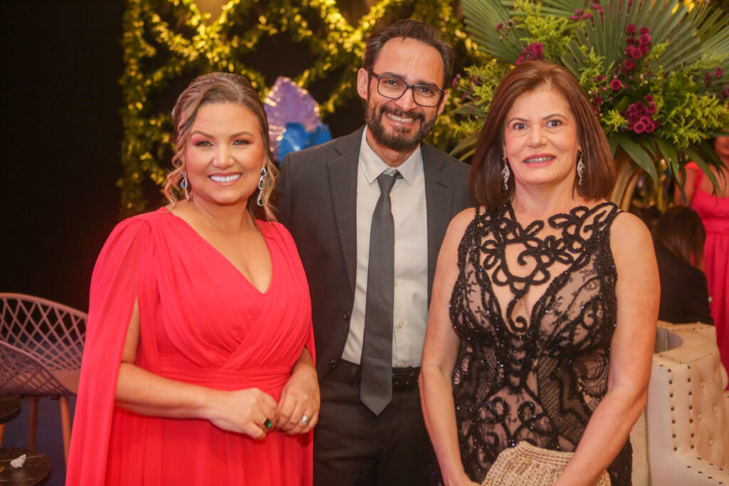 
				Stella Pavan, Ivanildo Nunes e Jaqueline Freire 
				