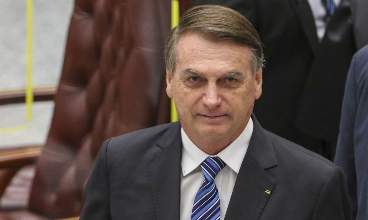 TSE dá prazo para Bolsonaro se manifestar em processo que pode lhe deixar inelegível