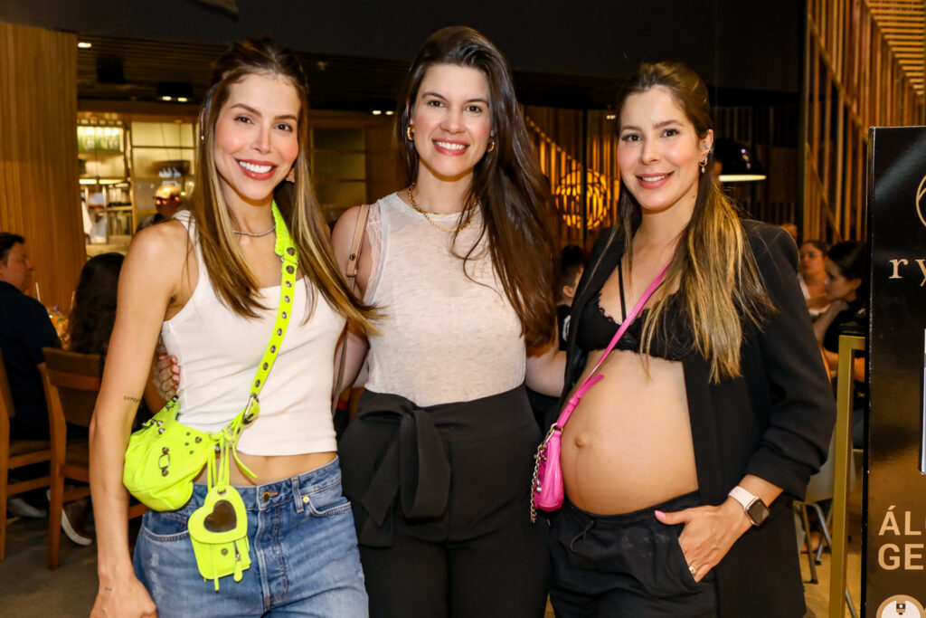 
				Thalita Stevanovich, Adriana Felix e Tabata Farias 
				