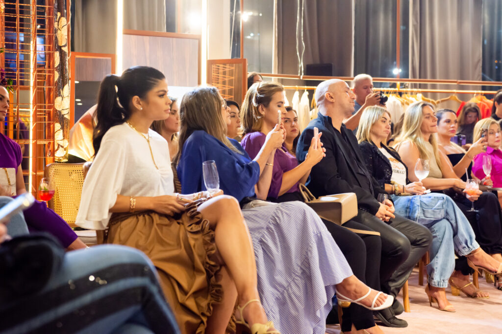 The Closet E A.t Jewel Realizam Talk Show Com Bruno Astuto (1)