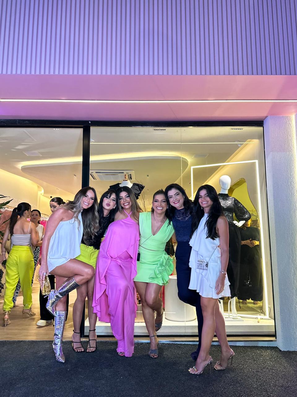 Empresárias Izanara Feijó e Nara Feijó reúnem uma turma das boas para o evento de pré inauguração da Linge Maison