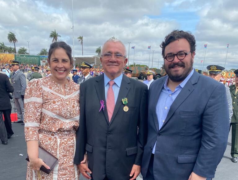 Alcimor Rocha é agraciado com a Medalha do Exército Brasileiro