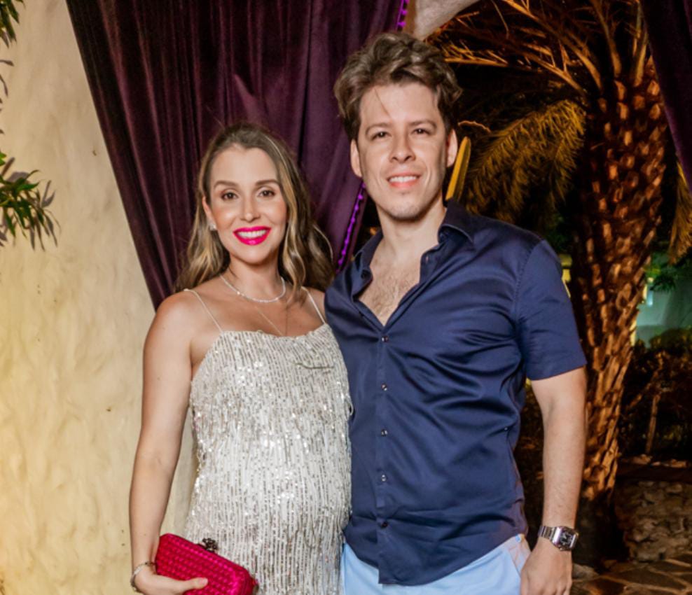 Flávia Furtado e Antônio Mello Junior comemoram a chegada do terceiro herdeiro Flávia Furtado e Antônio Mello Junior comemoram a chegada do terceiro herdeiro