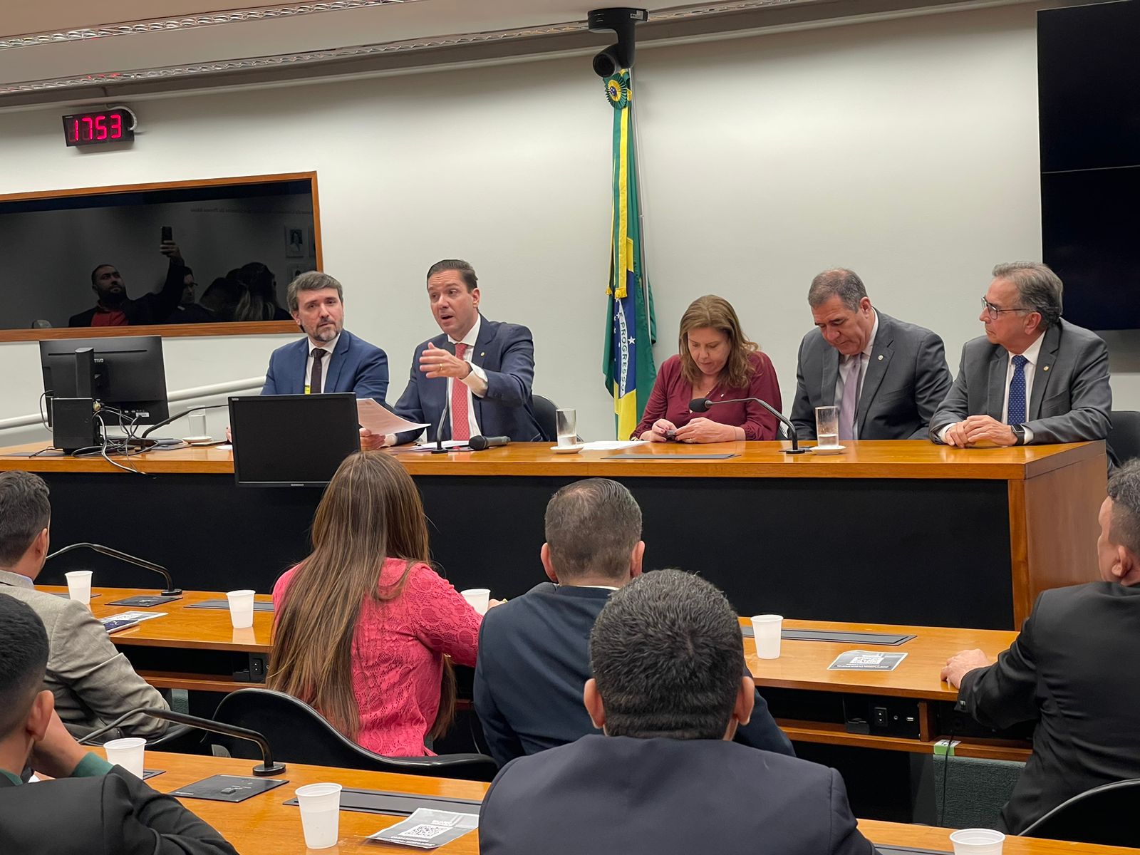 Sob coordenação de Eduardo Bismarck, bancada cearense se reúne em Brasília para discutir litígio entre Ceará e Piauí
