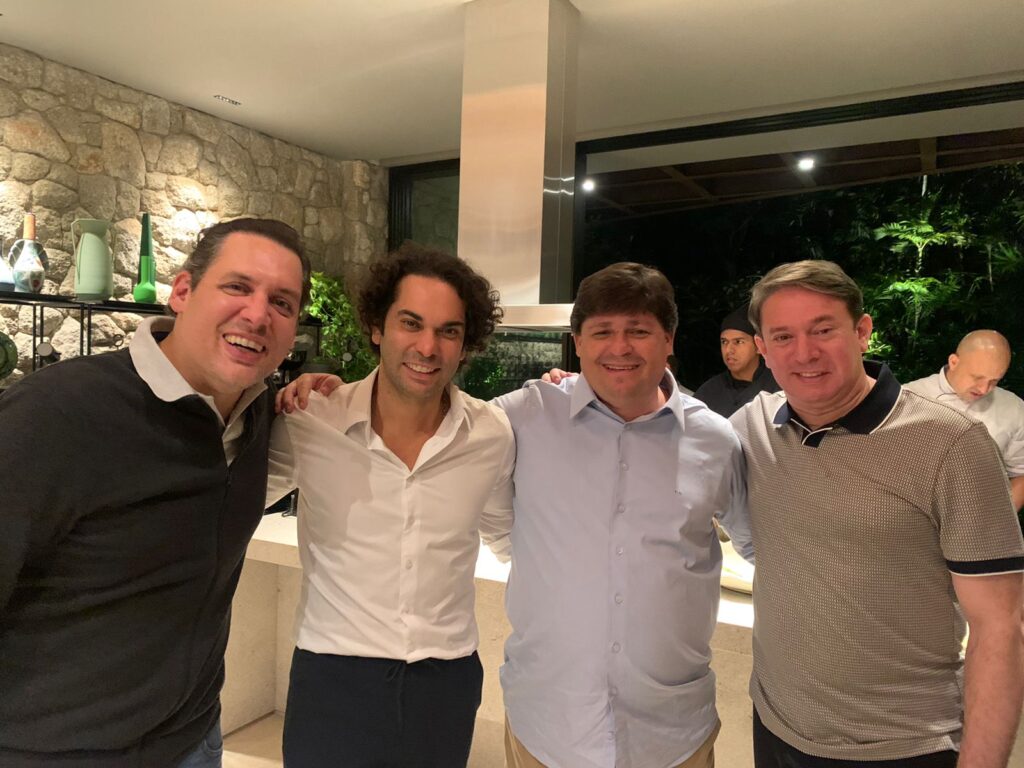 
				Aniversário de Cláudio Vale
				