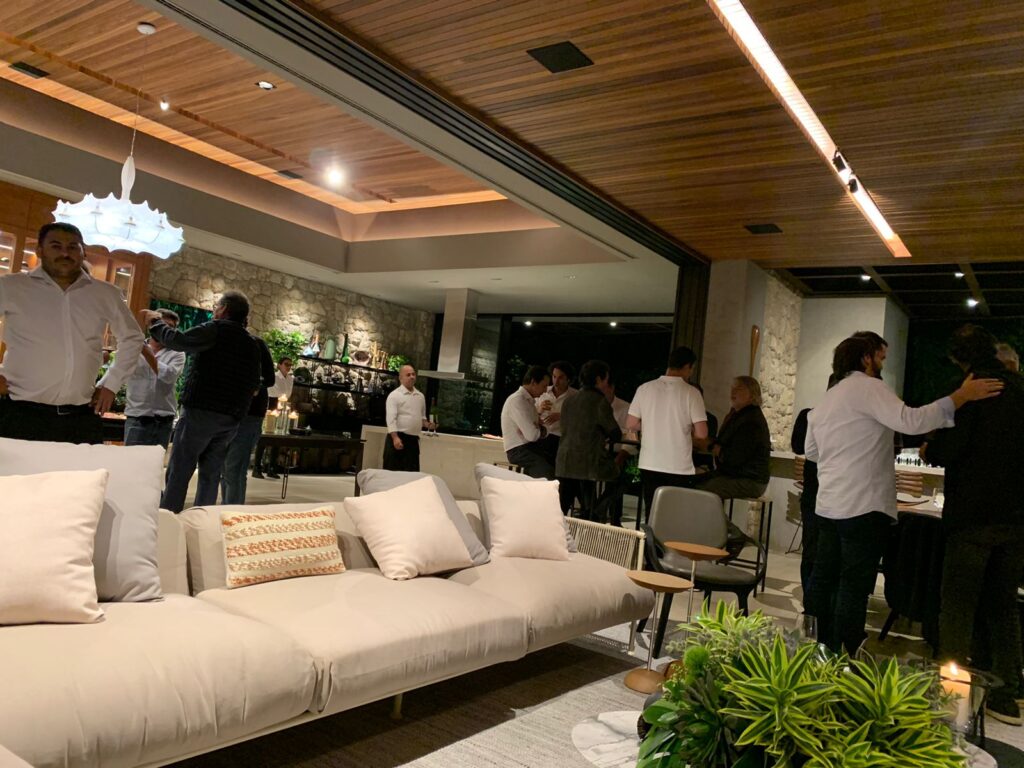 
				Aniversário de Cláudio Vale 
				