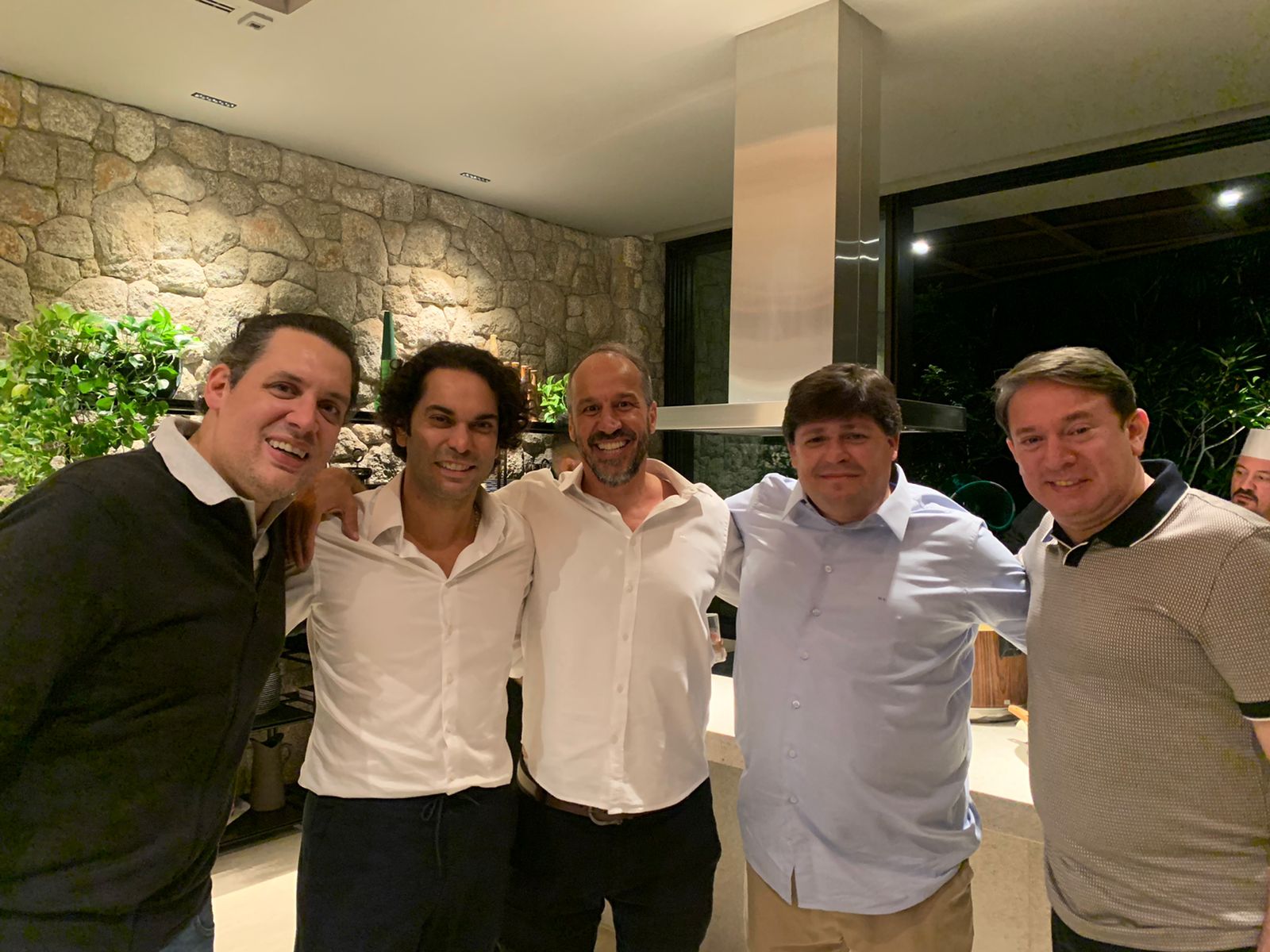 Cláudio Vale antecipa os festejos e comemora seu aniversário ao lado de amigos em São Paulo