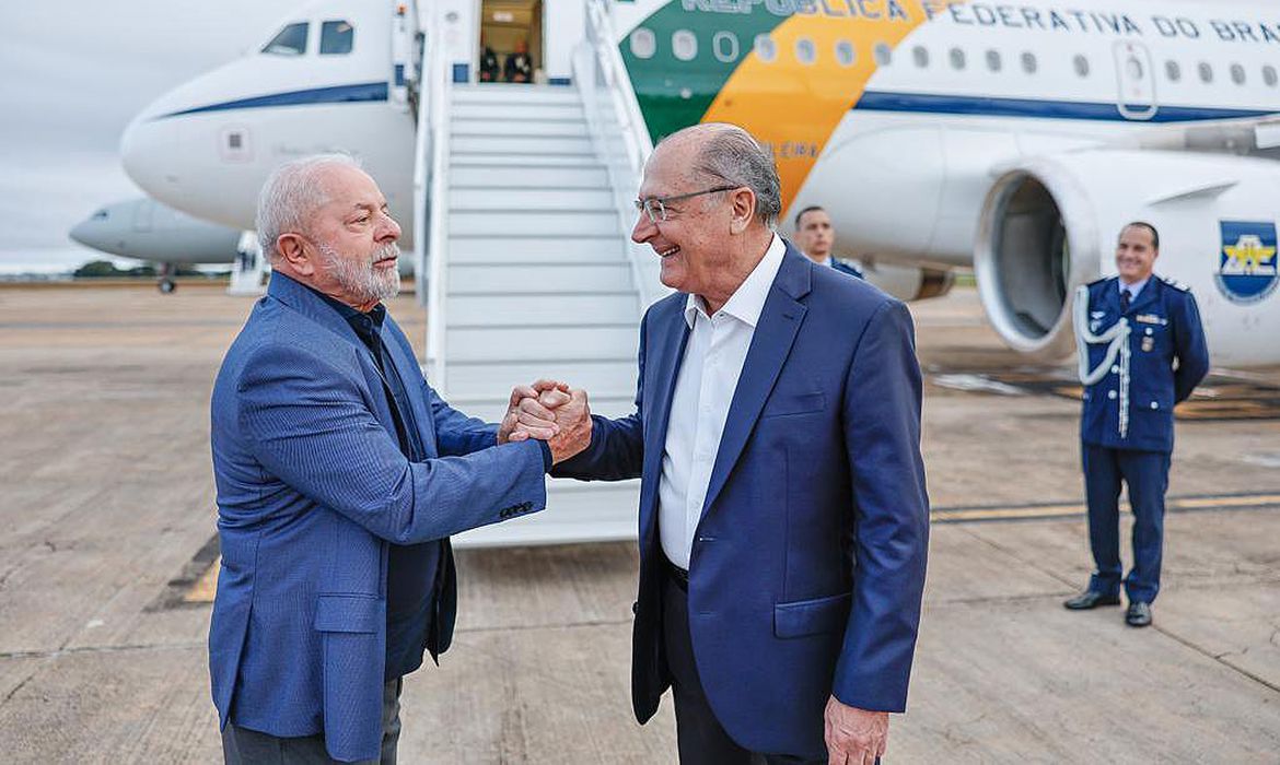 Lula embarca para China e Alckmin assume a presidência pela terceira vez