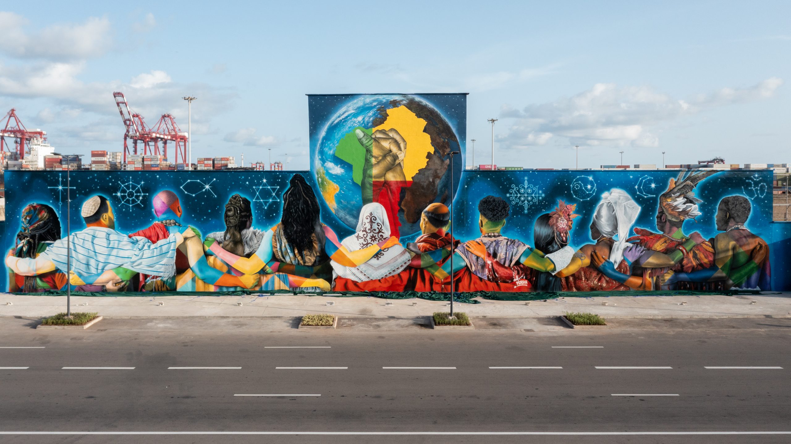 Eduardo Kobra exalta a coexistência e a tolerância em seu novo mural, em Benin, na África