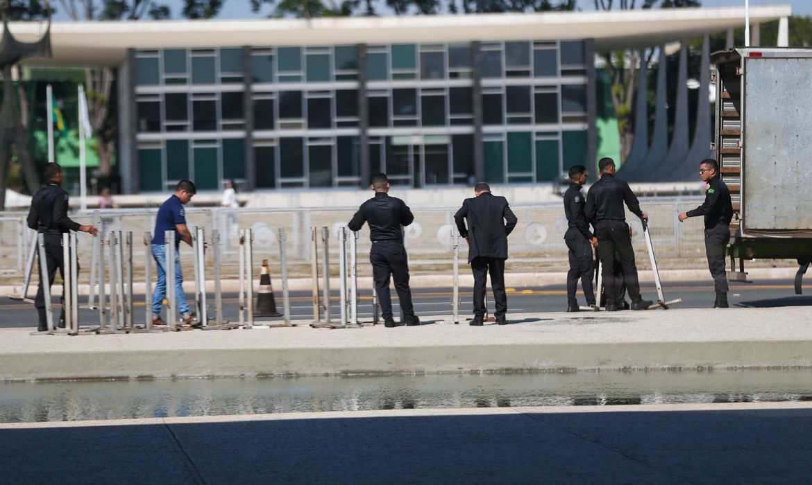 Lula manda retirar grades do Palácio do Planalto após dez anos: “momento de união e reconstrução”