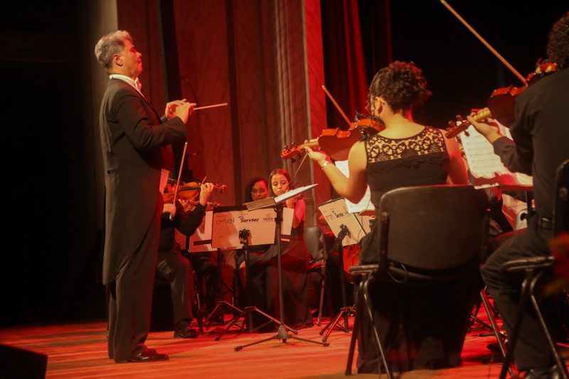 música clássica - Orquestra e Coral Jacques Klein encantam o público com apresentação no Theatro José de Alencar