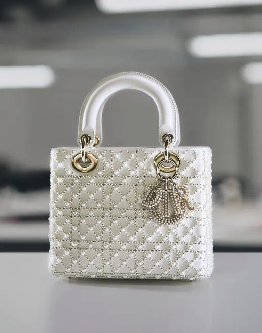 Luxo e glamour: Lady Dior Pearl Cannage é a bolsa que você precisa ter!