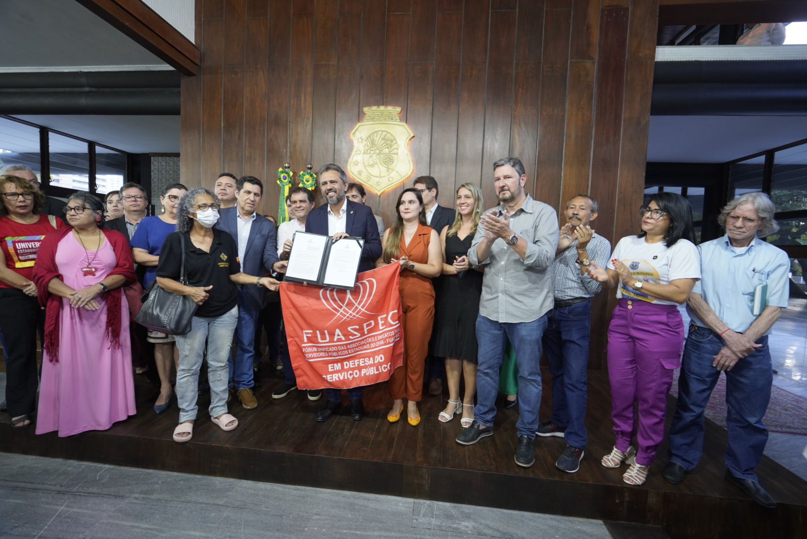 Governo do Ceará anuncia reajuste de 5,8% aos servidores do Estado