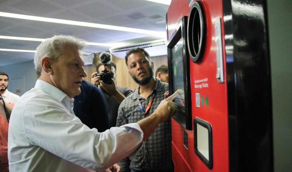 Fortaleza fecha parceria com Ambipar Triciclo e iFood para a instalação de máquinas de reciclagem