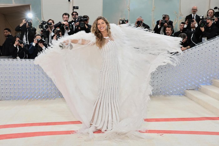 Gisele Bündchen esbanja glamour e beleza no Met Gala 2023