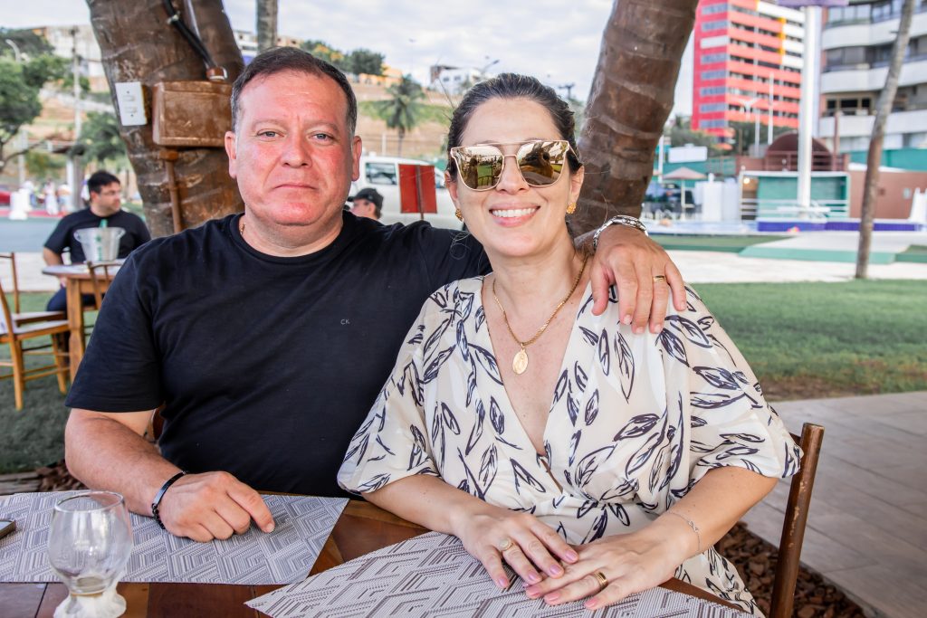 
				Alexandre e Consuêlo Feitosa
				