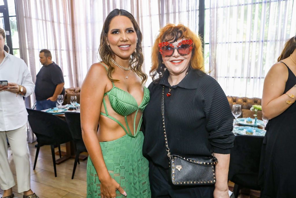 Ana Carolina Bezerra E Gleyci Sido