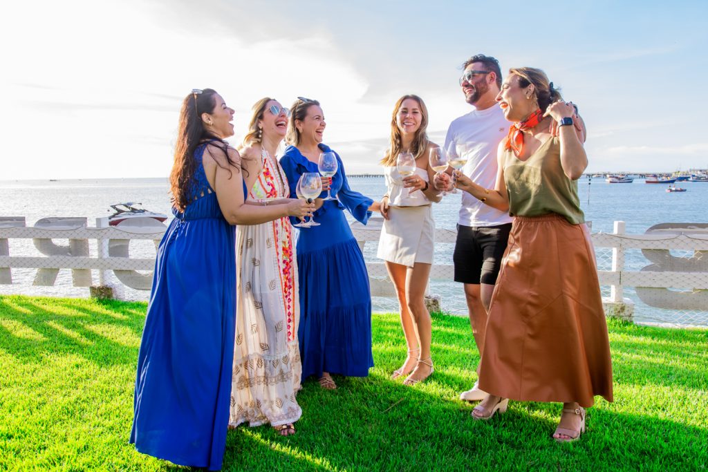 
				Ana Rita Luna, Silvinha de Castro, Emmanuelle Moreira, Gabrielle Freire, Rodolfo Santiago e Mabel Portela 
				