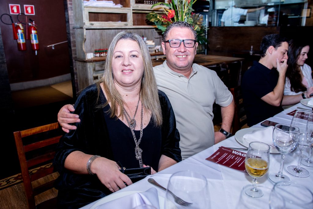 Carla Gifoni E Roney Mendes