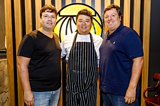 Noite Asiática com os chefs Thiago Maeda e Fábio Hashimoto no Ryori Buganvília