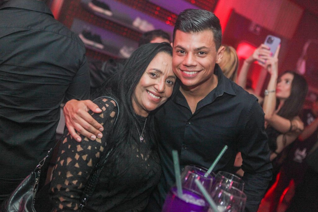 Claudia E Ariel Aragão