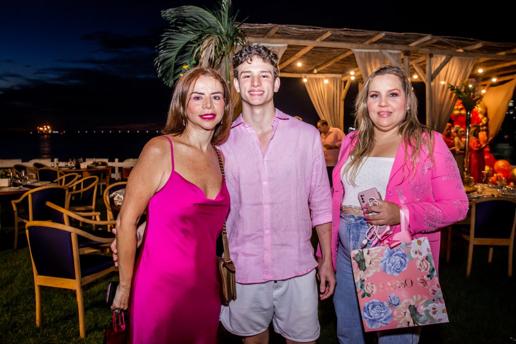 
				Cláudia e Gringo Fujita, Andreia Maia 
				