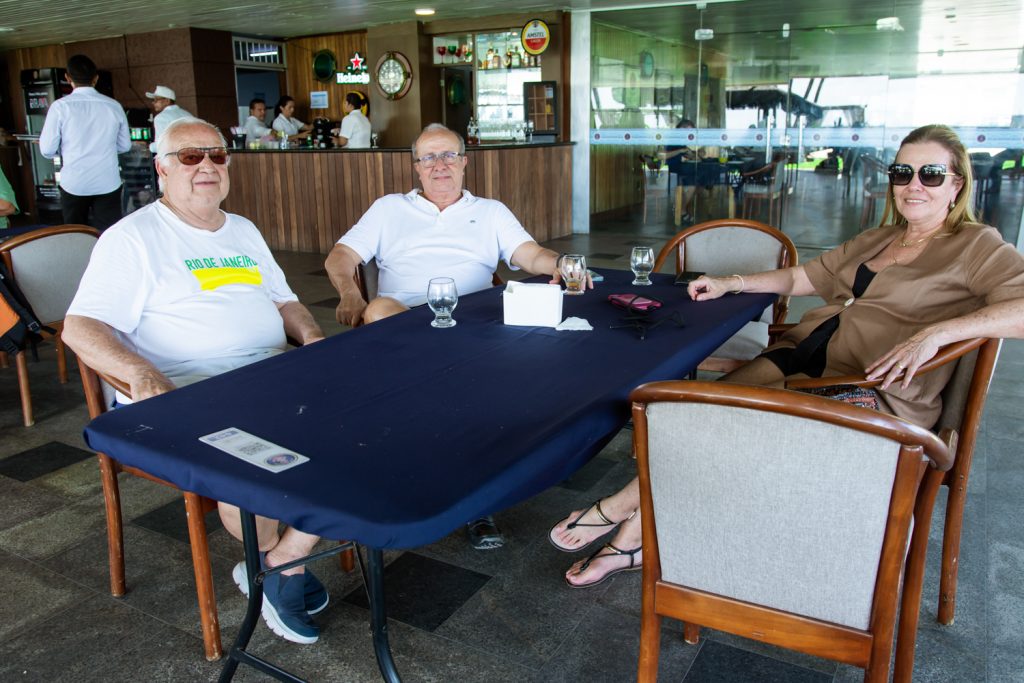 
				Comandante Cláudio, Alexandre e Mônica Coelho
				