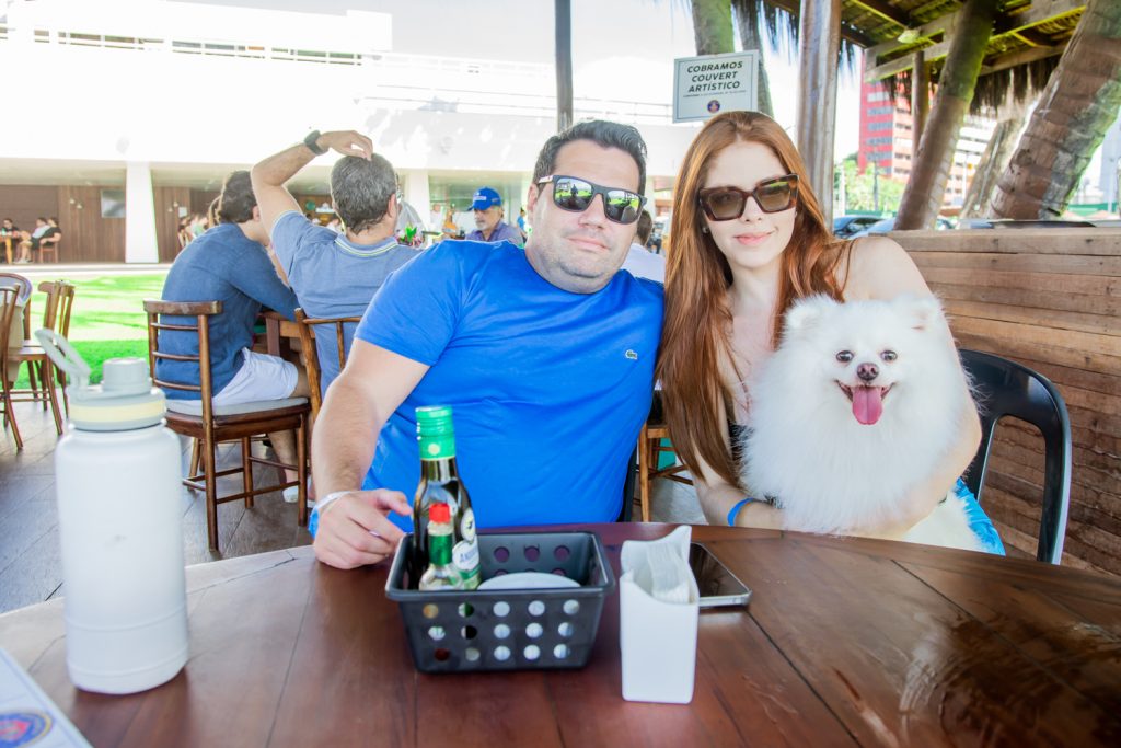 
				Daniel Barreira, Juliane Cunha e Dólar
				