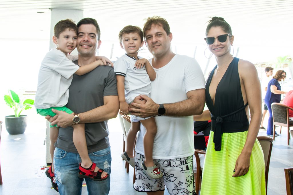 
				Daniel e Diego Pinheiro, Miguel, Henrique e Aline Garcia
				