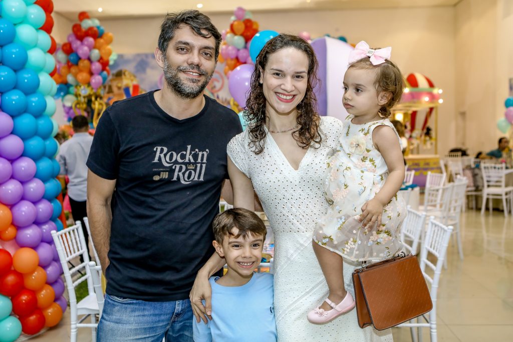 Davi Sampaio, Gustavo, Carla E Julia Vieira
