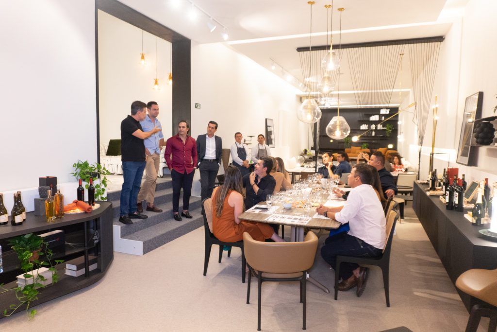 Degustação De Vinhos Nobres Por Galpão Design E Casa Bernutty Co. (87)