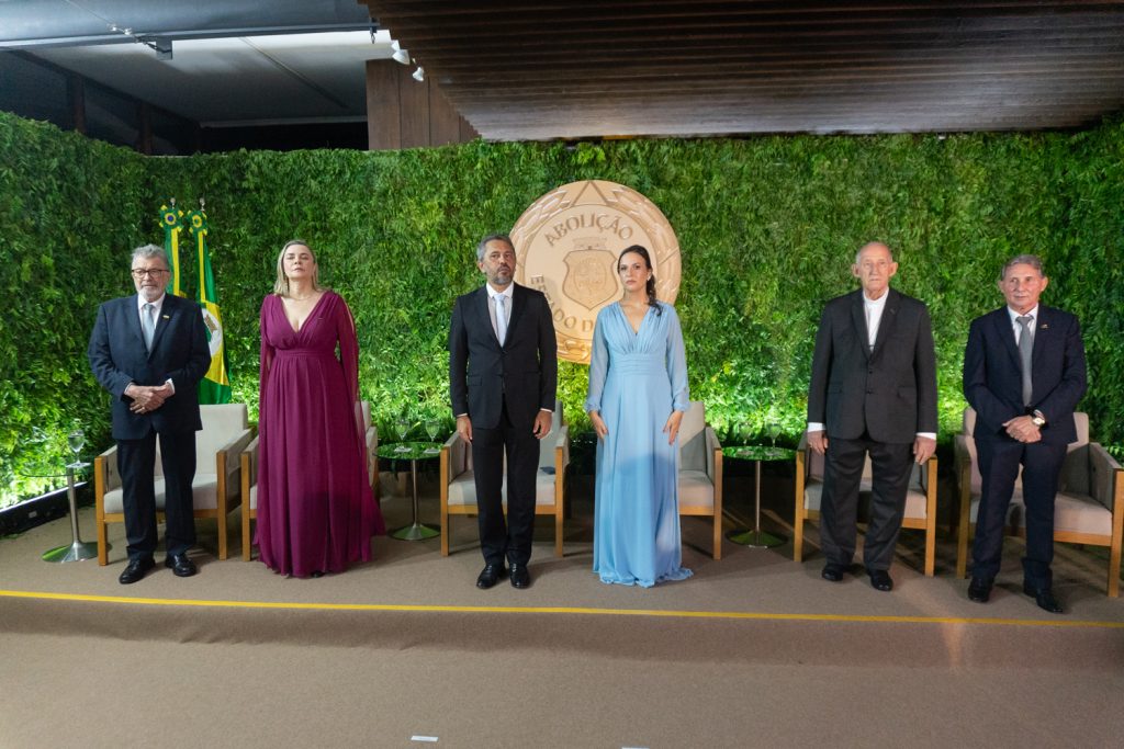 Eudoro Santana, Katia Magalhães Arruda, Elmano E Lia De Freitas, Dom José Aparecido Tosi E Vilmar Ferreira (17)