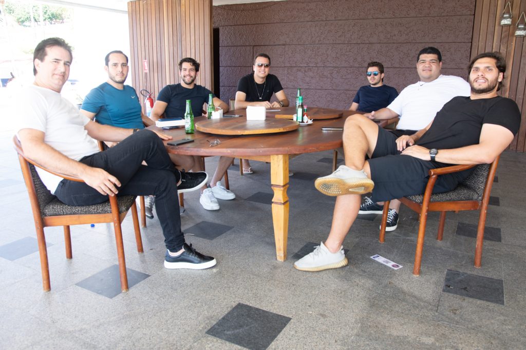 
				Flávio Menezes, Veras Filho, João Pedro Borges, Matheus Montenegro, Flávio Neto, Anderson Queiroz e Rômulo Leite
				