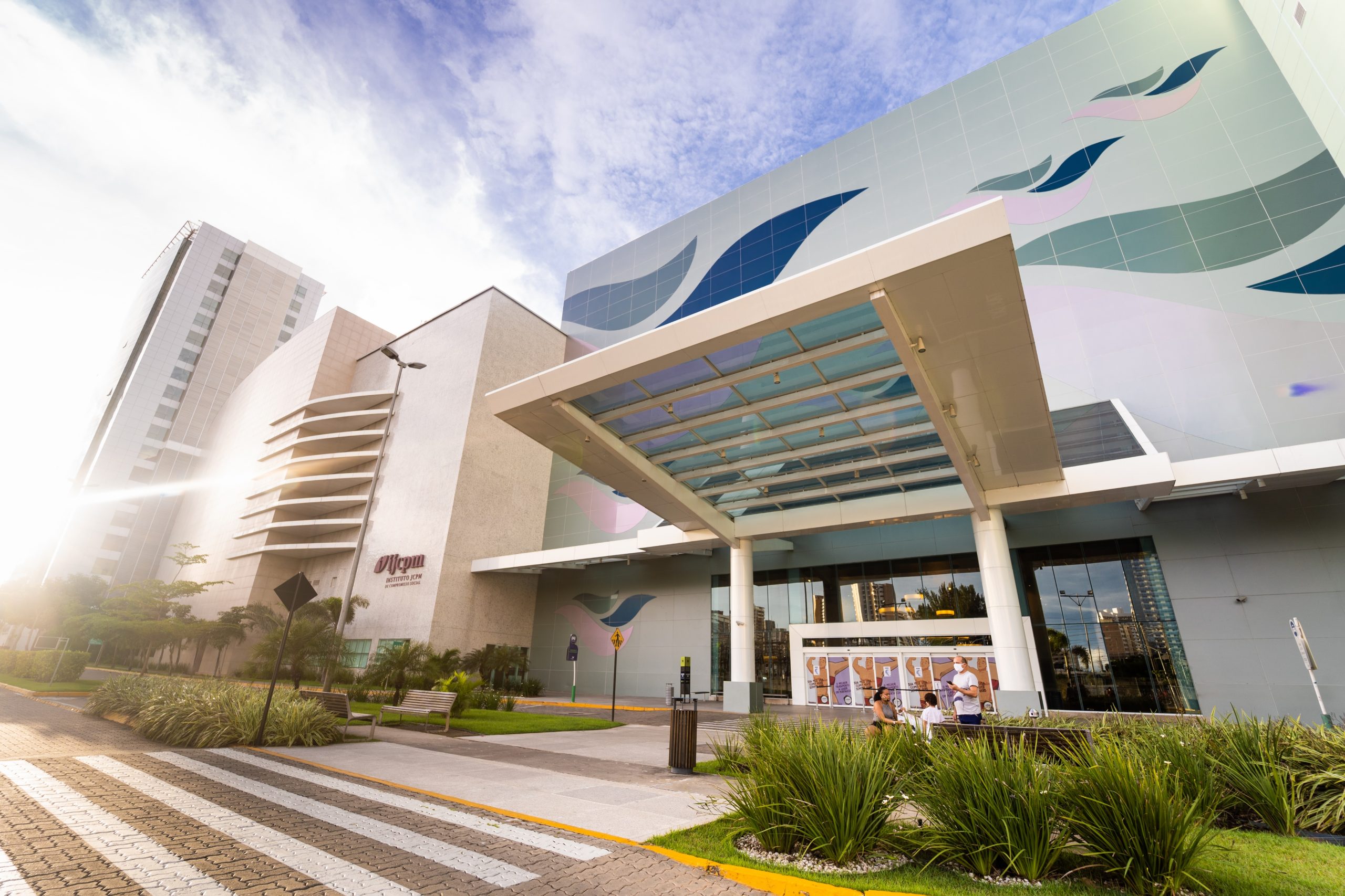Shoppings RioMar em Fortaleza recebem certificado que atesta consumo de energia limpa