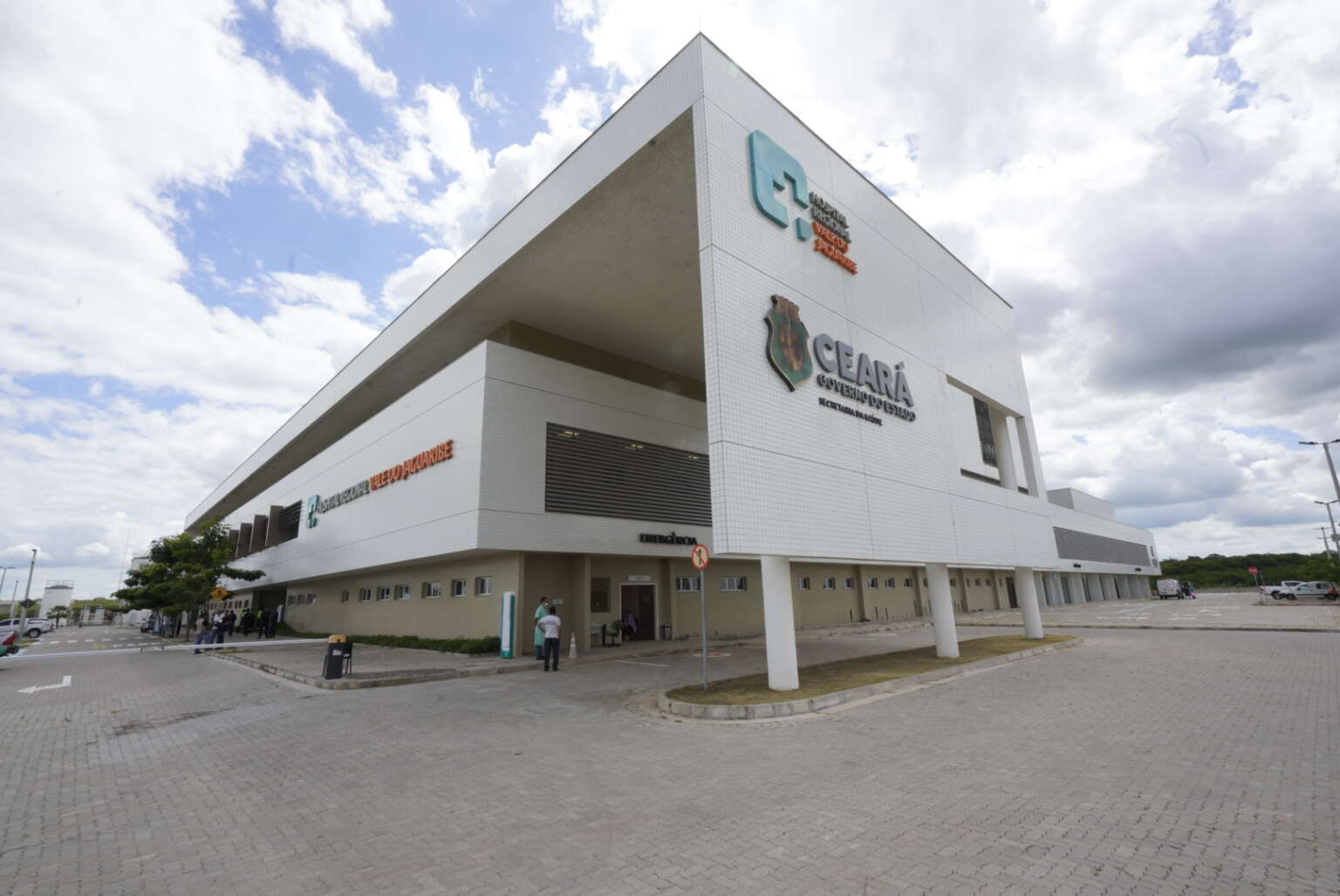 Ministra da Saúde anuncia mais de R$ 130 milhões para ampliar atendimento no Hospital Regional do Vale do Jaguaribe