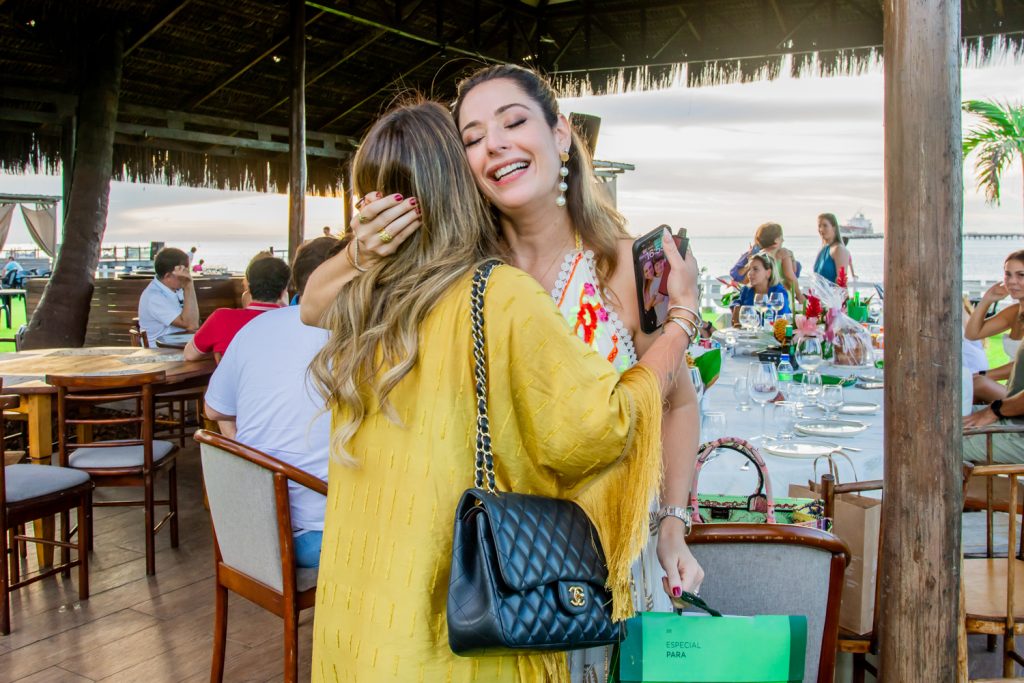 
				Jamile Lima e Silvinha de Castro
				