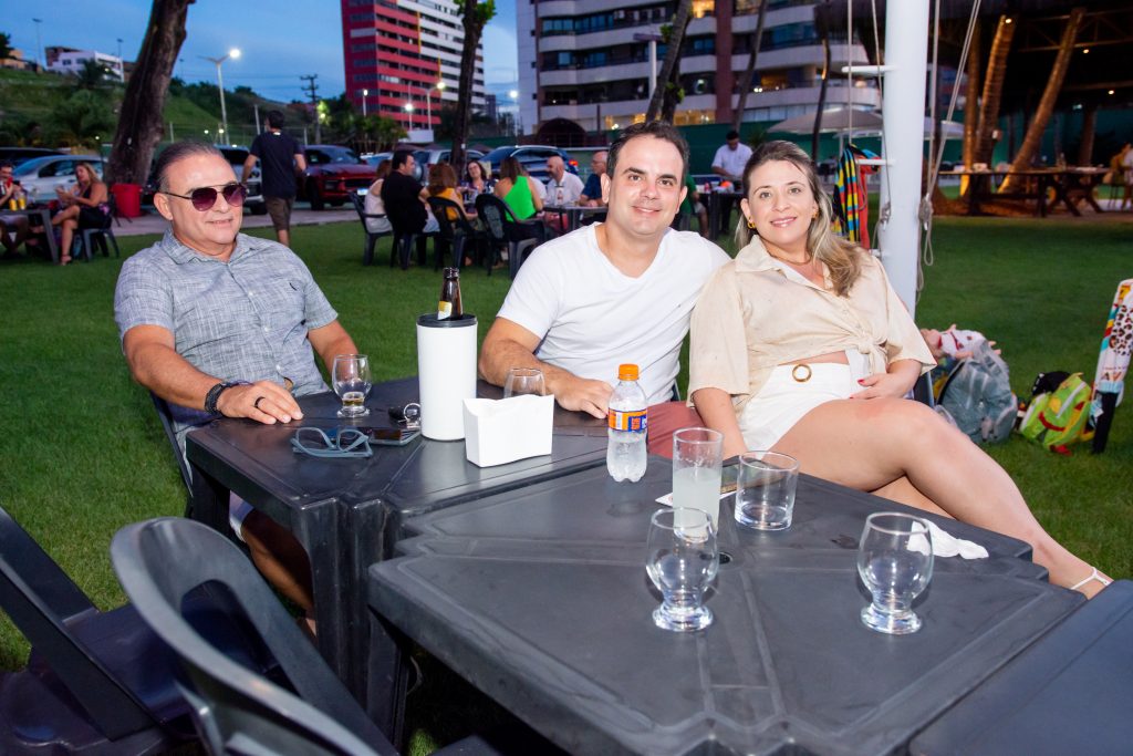 
				José Antônio, Osmar e Lys Castro
				