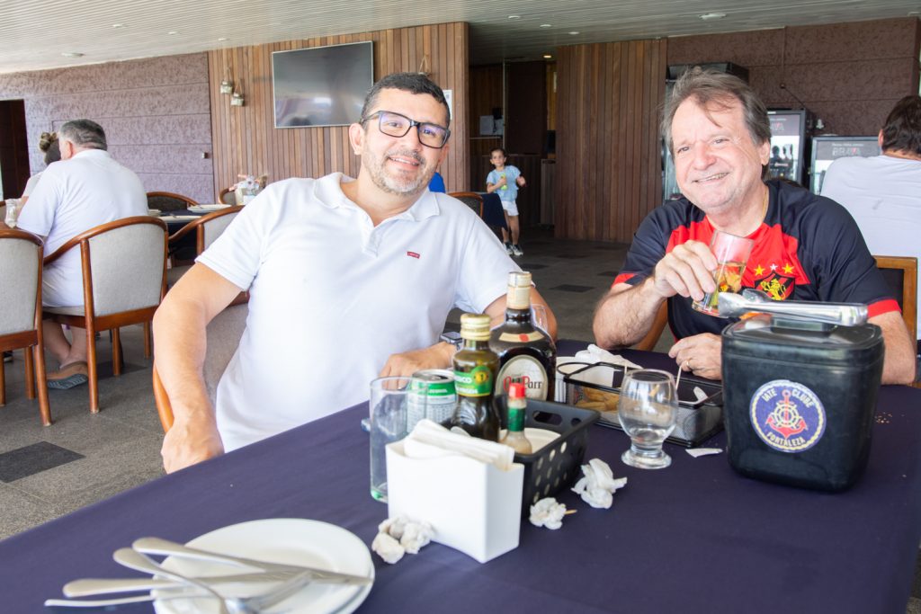 
				Kris Rolim e Olinto Corrêa
				