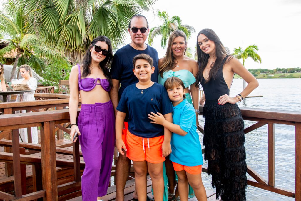 Lara, Leonardo, Marina, Mariana, Leozinho E Lucas Albuquerque (2)