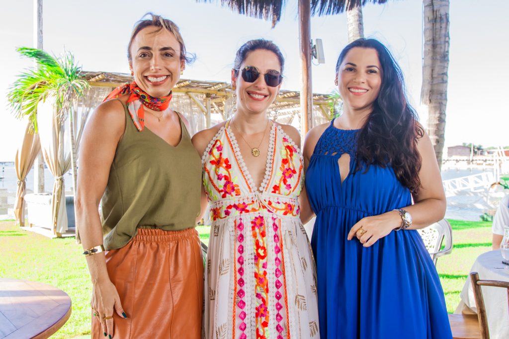 
				Mabel Portela, Silvinha de Castro e Ana Rita Luna 
				