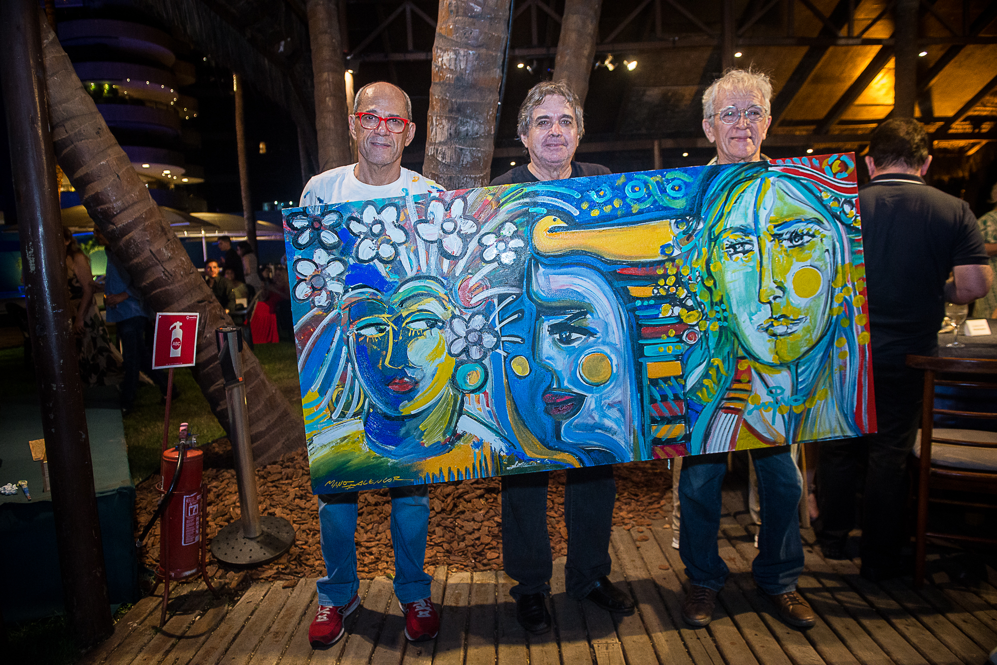 Mano Alencar,Totonho Laprovitera e Mino Castelo Branco criam obra de arte em homenagem ao Iate Clube
