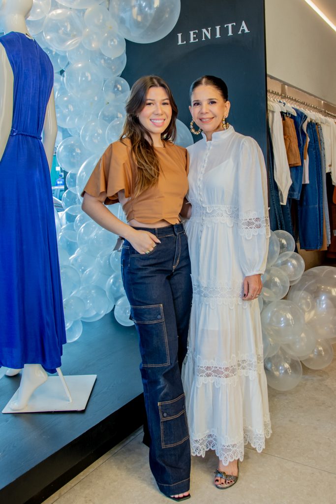 
				Maria Clara e Maria Lúcia Negrão 
				