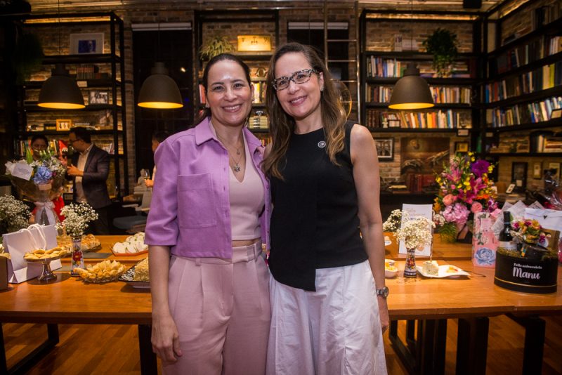 Happy Birthday - Manoela Crisóstomo ganha carinhosa surpresa de aniversário