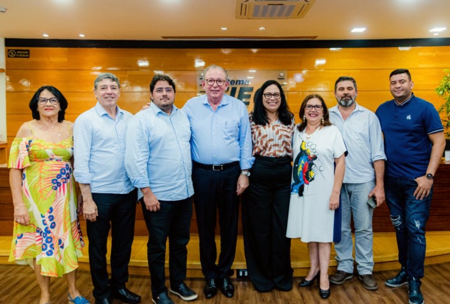 Ricardo Cavalcante empossa a diretoria do Sindcafé durante reunião na FIEC