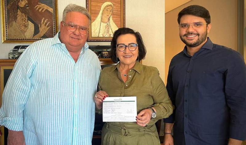 Chiquinho Feitosa anuncia filiação de Rozário Ximenes, prefeita de Canindé, ao Republicanos