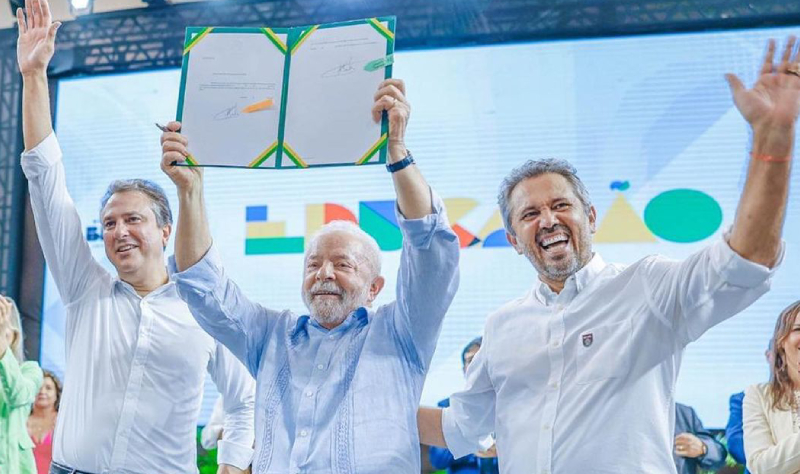 No Ceará, Lula libera R$ 4 bi para criar 1 milhão de vagas de tempo integral em escolas do Brasil