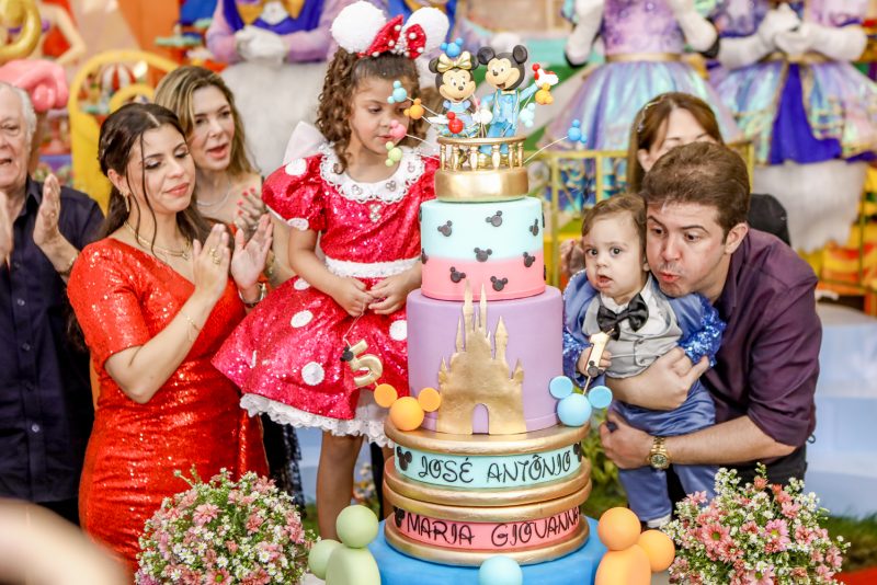 where dreams come true - Sessão parabéns em dose dupla marca as novas idades dos herdeiros de Gabriele e Eduardo Brandão