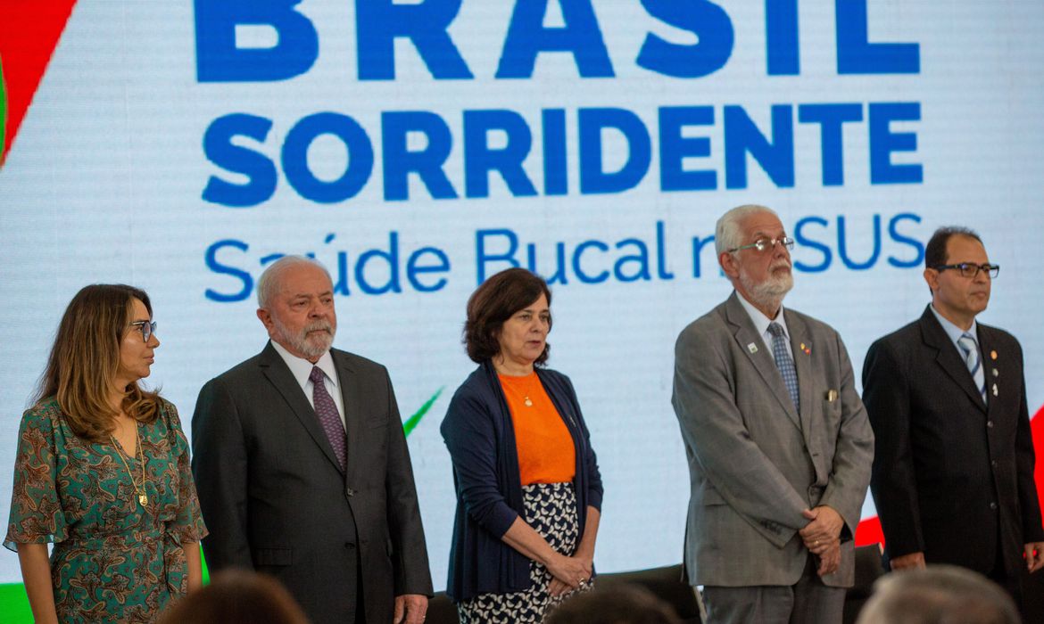 Governo Lula incorpora programa de saúde bucal ao SUS